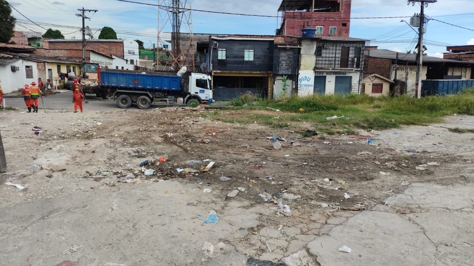 Prefeitura de Manaus amplia serviço gratuito de coleta de móveis e eletrodomésticos nas residências