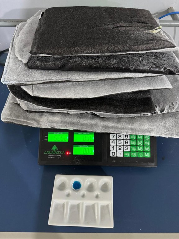 A passageira tentava embarcar com a droga para a Europa em bagagem despachada