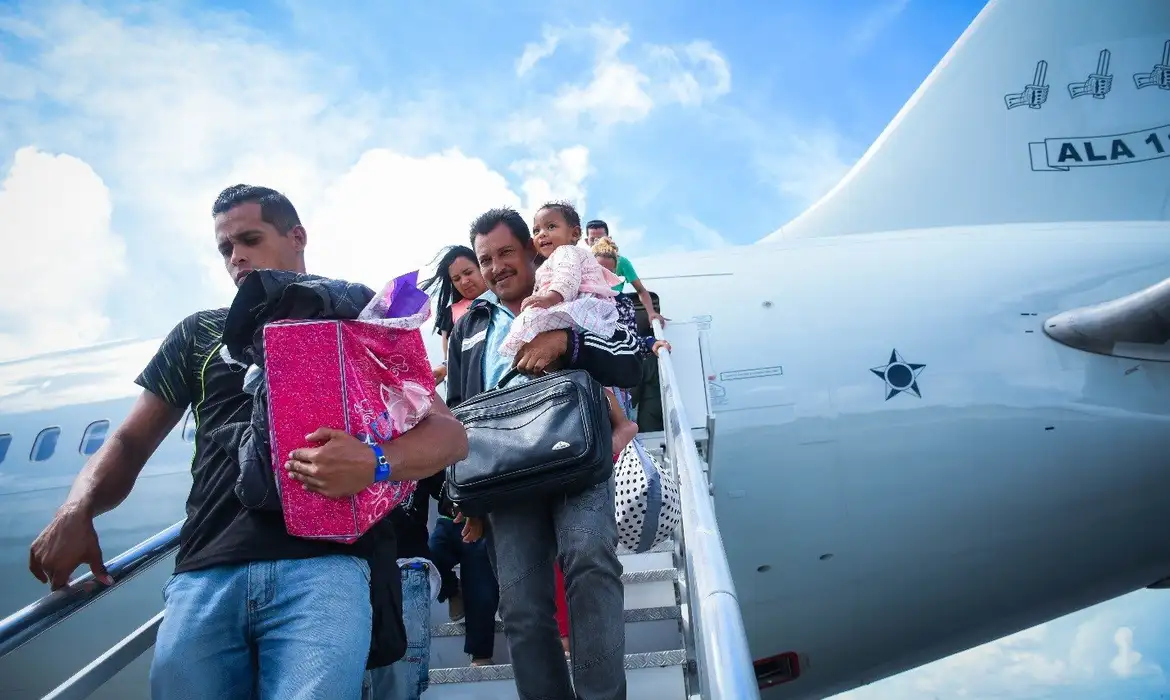 Venezuelanos são maioria entre os imigrantes no Brasil, aponta Censo 2022