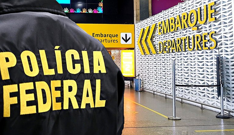 PF prende casal colombiano com 6,4 kg de cocaína em aeroporto de Tabatinga