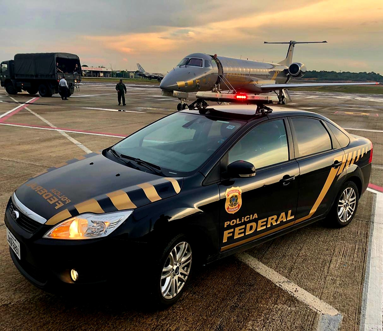 PF prende foragido da Interpol por estupro de vulnerável ao desembarcar em Manaus