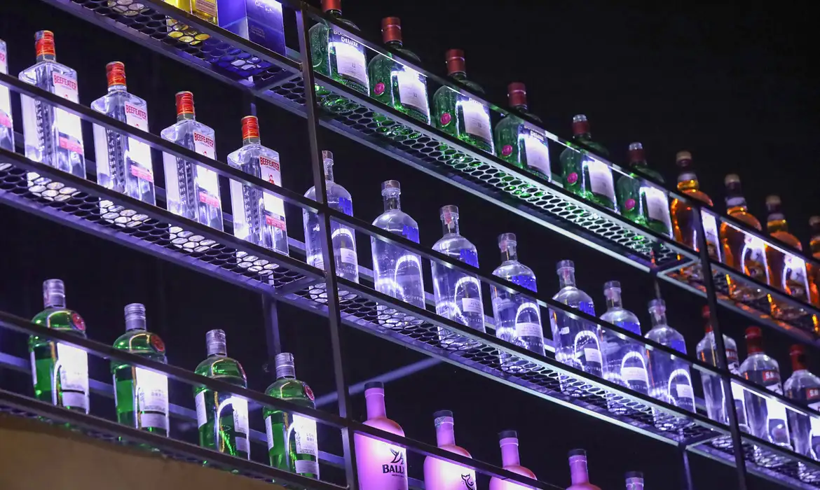 METANOL: Brasil registra 41 casos confirmados de intoxicação após consumo de bebidas alcoólicas 46