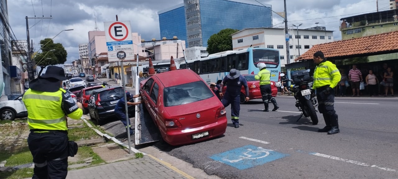 Prefeitura de Manaus intensifica fiscalização e alerta motoristas sobre uso obrigatório de credenciais em vagas especiais
