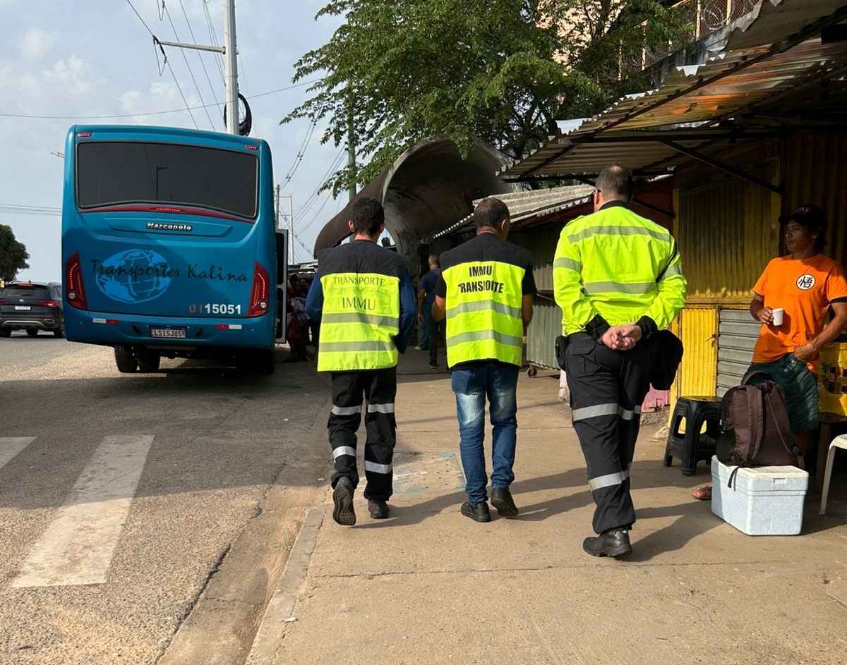 Fiscalização na ponte Rio Negro combate transporte clandestino em Manaus