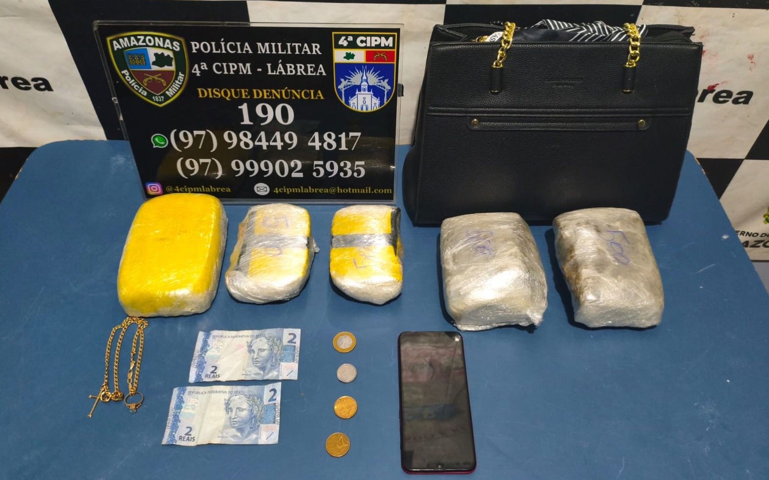 Polícia Militar do Amazonas prende mulher que transportava mais de 3 kg de drogas de Manaus para Lábrea