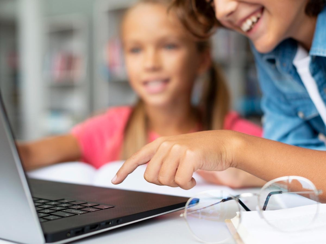 Avanço digital demanda fortalecimento da educação midiática