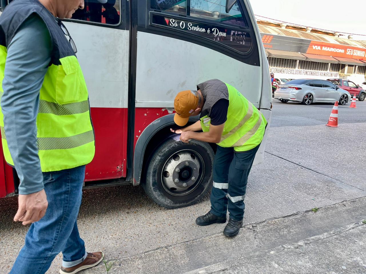 Fiscalização no transporte executivo em Manaus