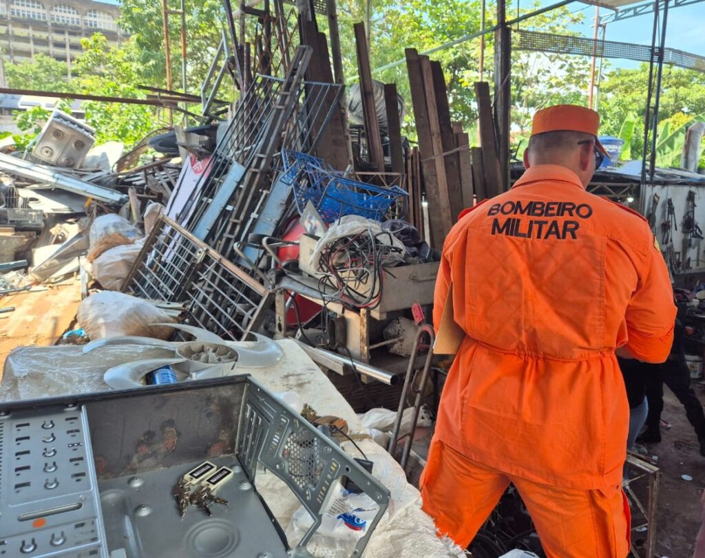 CIF fiscaliza estabelecimentos de sucatarias no Centro e na zona sul de Manaus