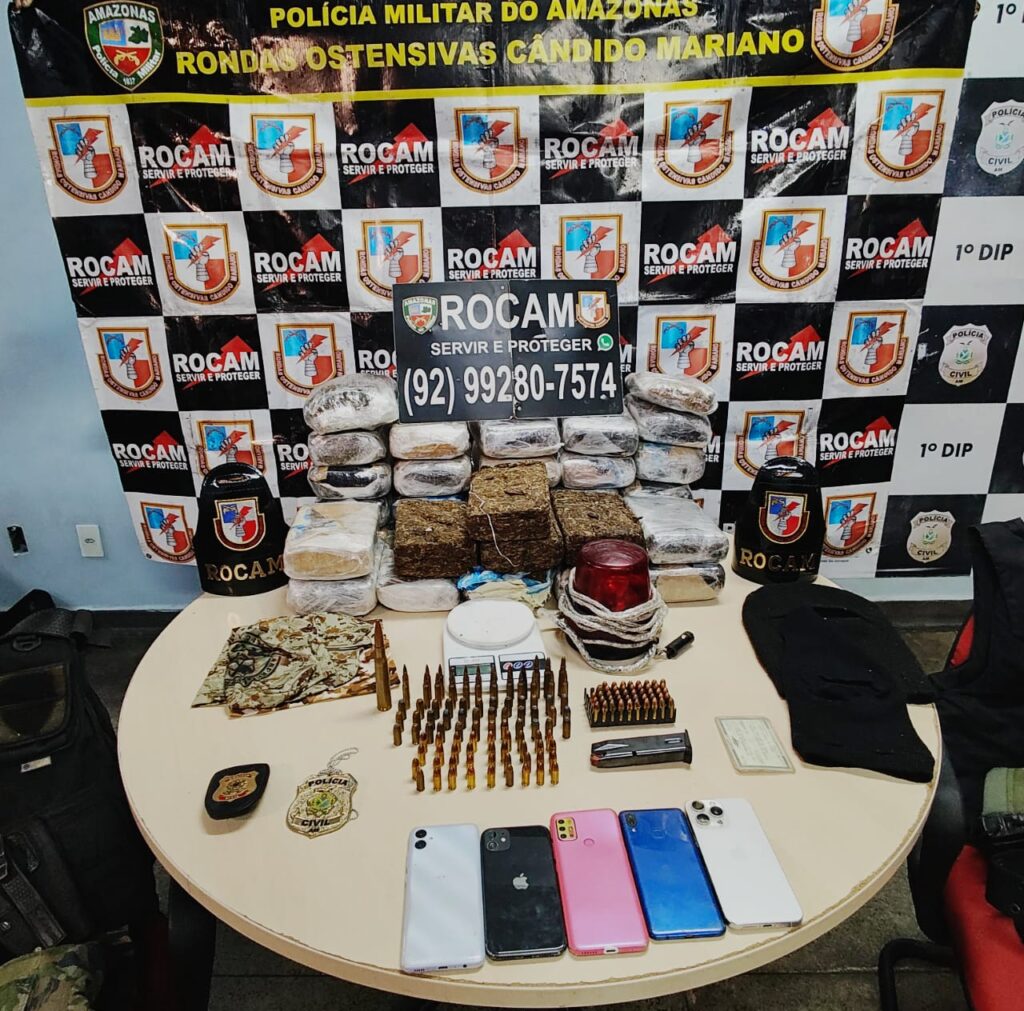 Polícia Militar do Amazonas apreende 33 tabletes de skunk e mais de 140 munições na zona sul de Manaus