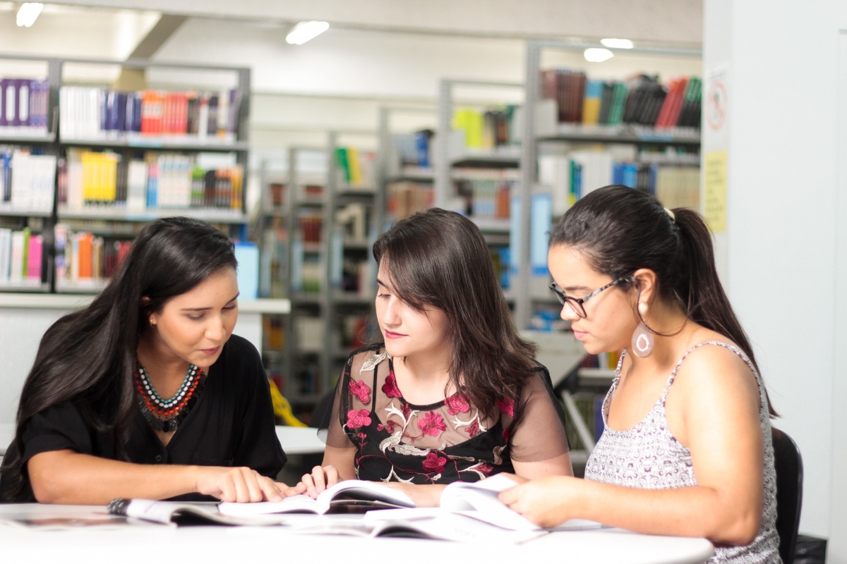 Profissionais com competências humanas ganham força em meio ao avanço da IA