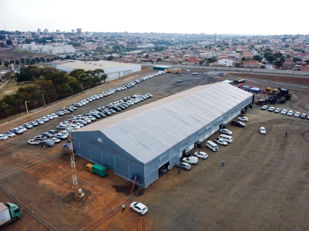 Galpões lonados ganham espaço na armazenagem industrial