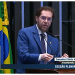 Plínio diz que Senado não pode ceder à pressão de Gilmar Mendes